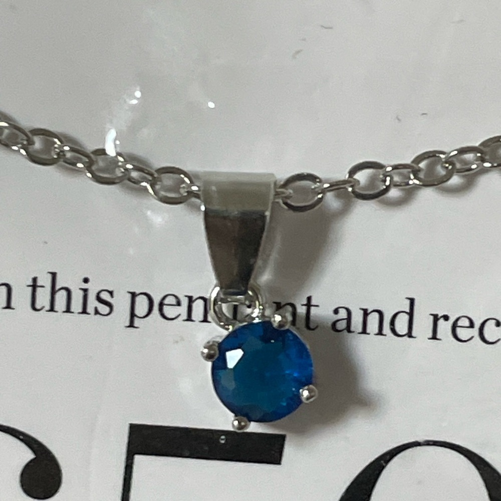 ✨5 for $20✨ Effy Sapphire Blue Solitaire Stone pendant and necklace
